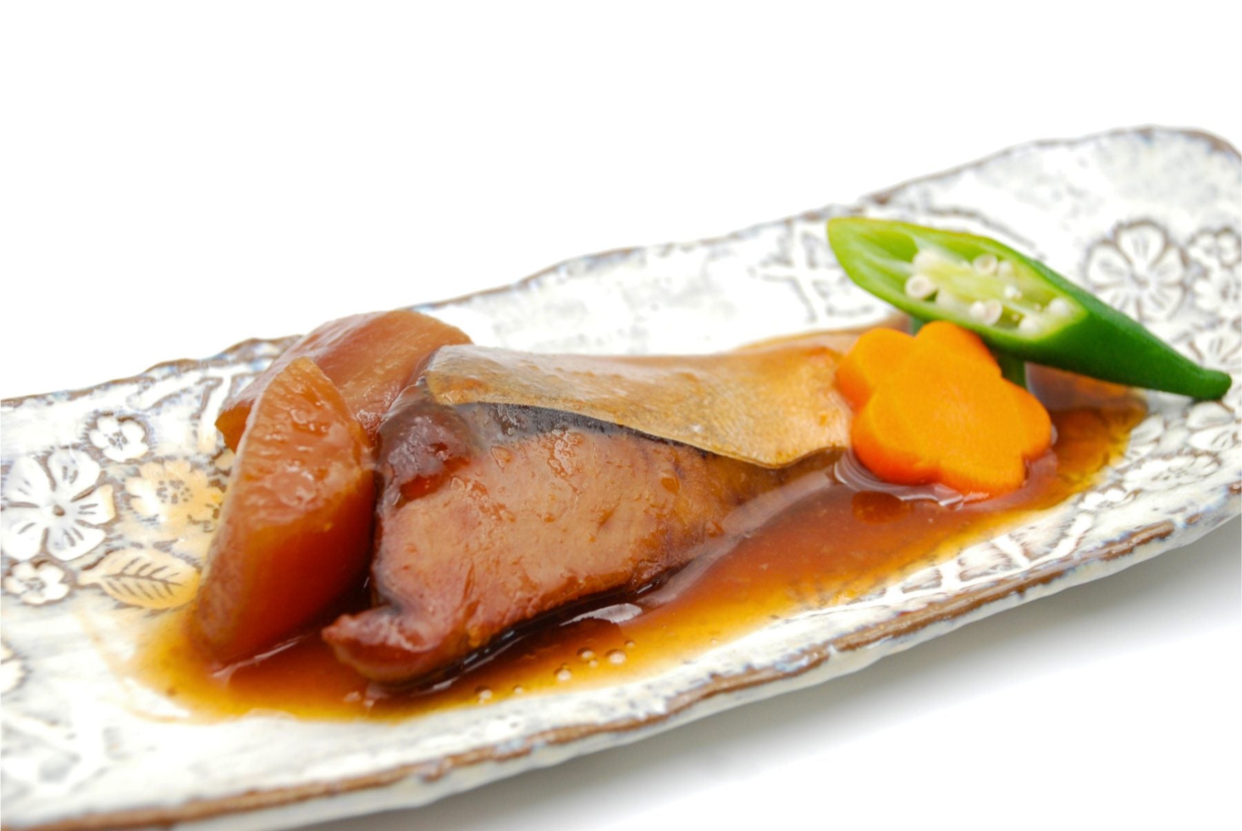 器に盛りつけたブリの照り煮